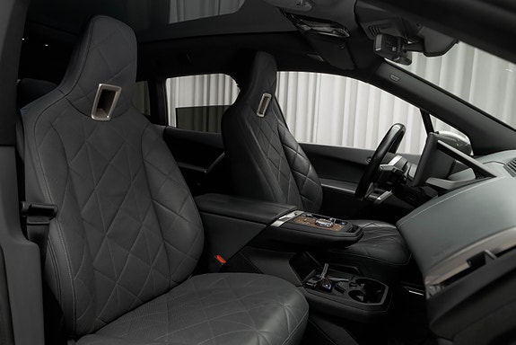 BMW iX 17 of 30