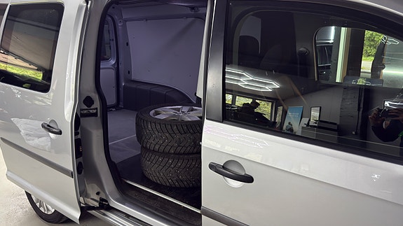 Volkswagen Caddy 10 of 27