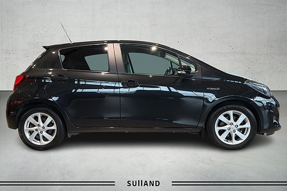 Toyota Yaris 8 of 23