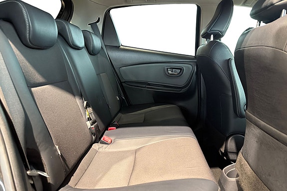 Toyota Yaris 12 of 23