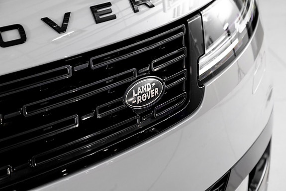 Land Rover Range Rover Sport 4 of 30