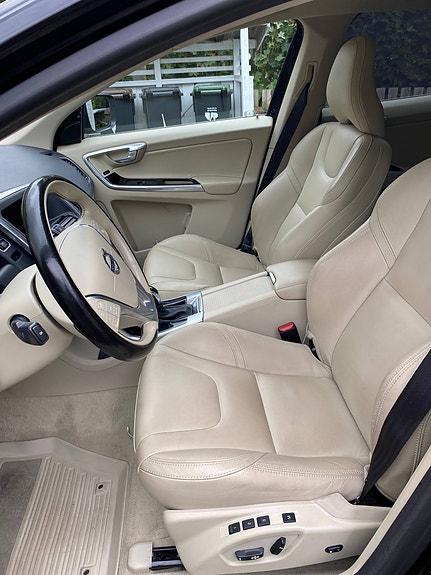 Volvo XC60 9 of 25