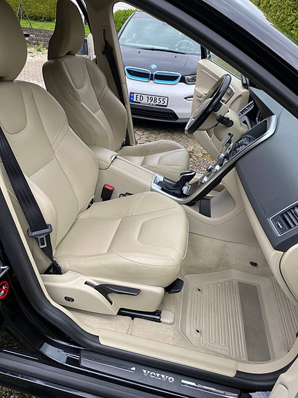 Volvo XC60 13 of 25