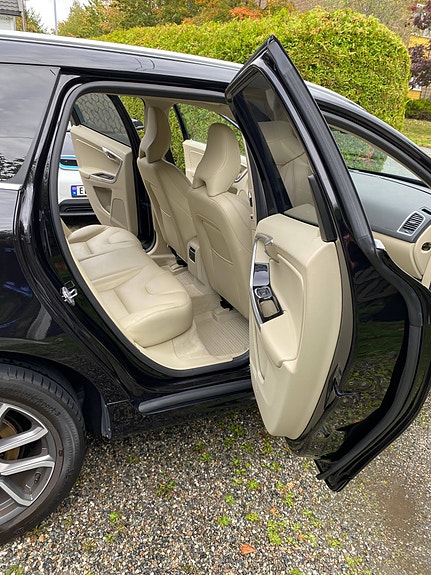 Volvo XC60 14 of 25