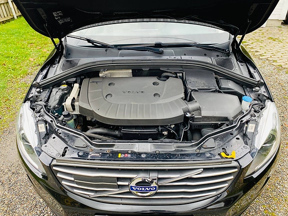 Volvo XC60 3 of 25