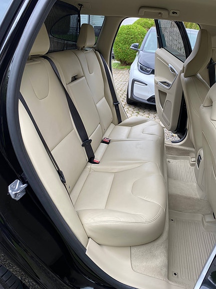 Volvo XC60 15 of 25