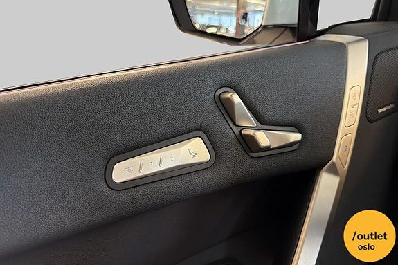 BMW iX 17 of 30