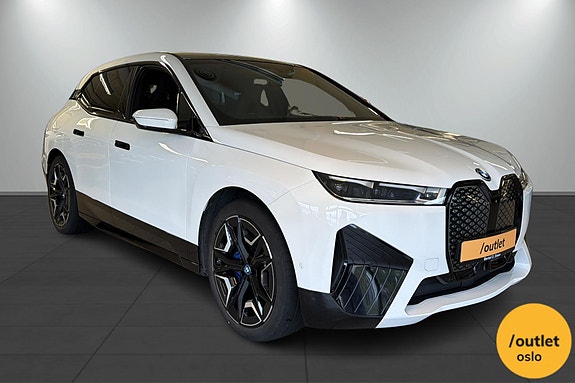 BMW iX 10 of 30