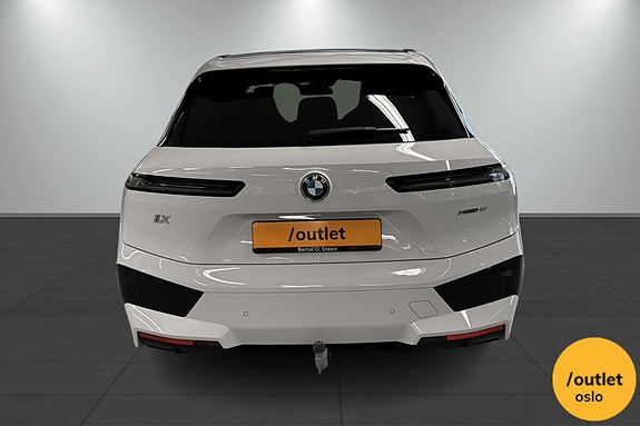 BMW iX 4 of 30