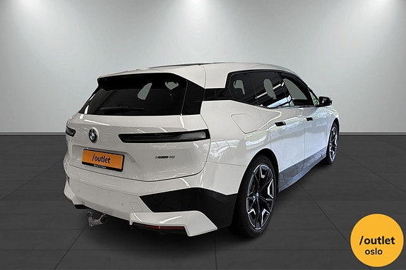 BMW iX 8 of 30