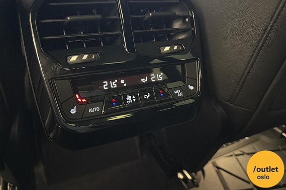 BMW iX 13 of 30