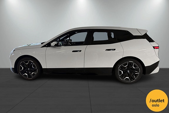 BMW iX 2 of 30