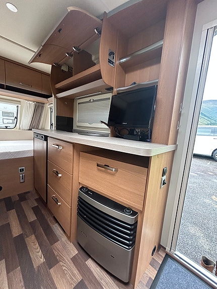 Knaus W04 Sport 420 m. fuktskade 10 of 19