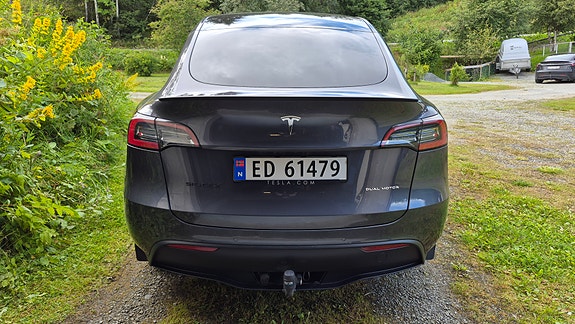 Tesla Model Y 2 of 11
