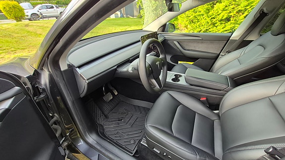 Tesla Model Y 11 of 11