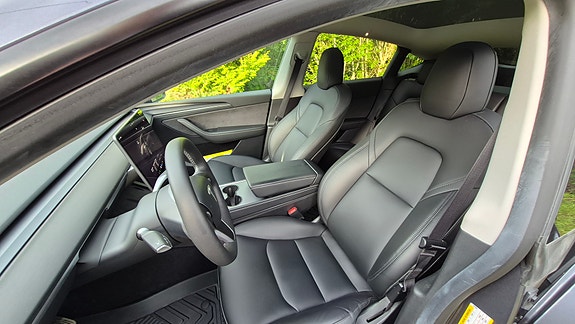Tesla Model Y 4 of 11