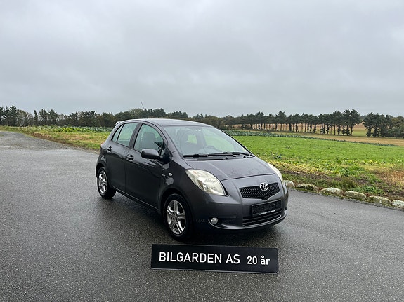 Toyota Yaris 8 of 11