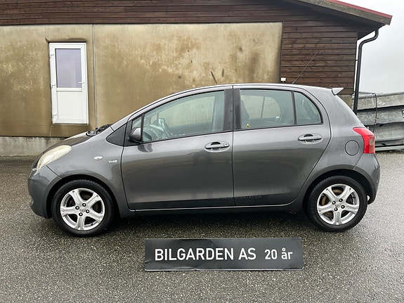 Toyota Yaris 6 of 11