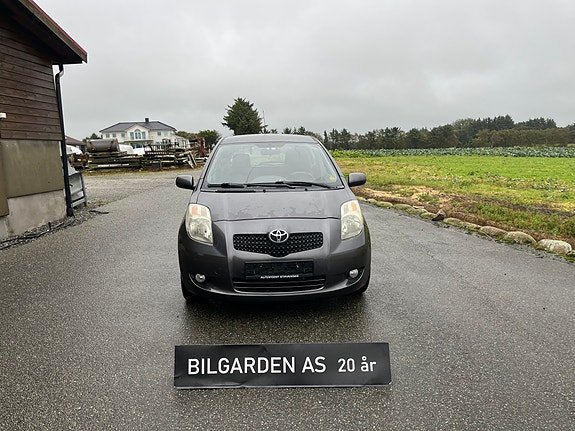 Toyota Yaris 7 of 11