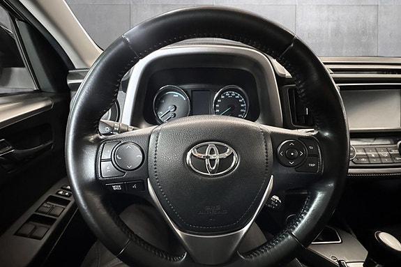 Toyota RAV4 12 of 18