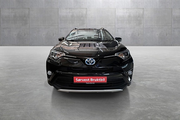 Toyota RAV4 8 of 18