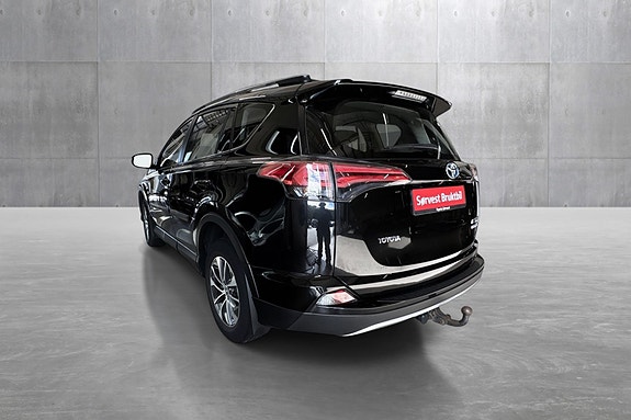 Toyota RAV4 3 of 18