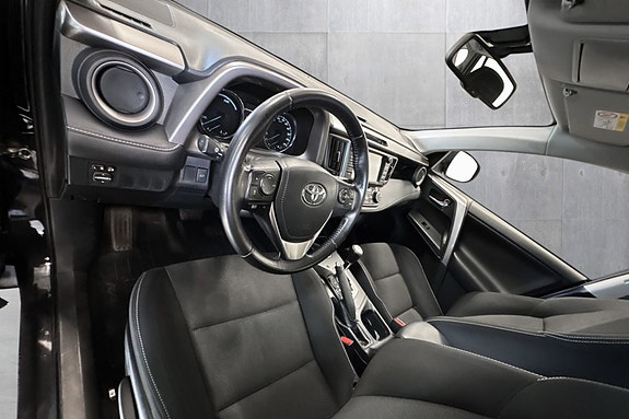 Toyota RAV4 11 of 18