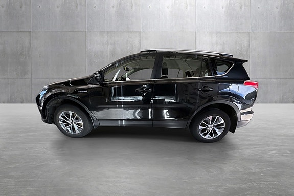 Toyota RAV4 2 of 18