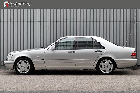Mercedes-Benz 300 SE 2 of 30