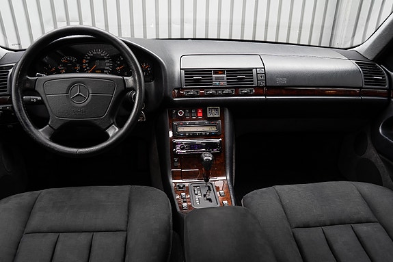 Mercedes-Benz 300 SE 10 of 30