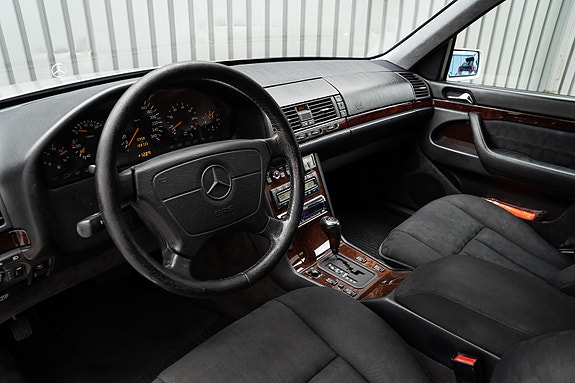 Mercedes-Benz 300 SE 9 of 30