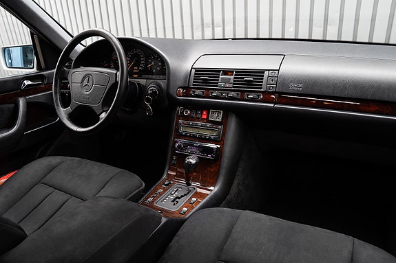 Mercedes-Benz 300 SE 11 of 30
