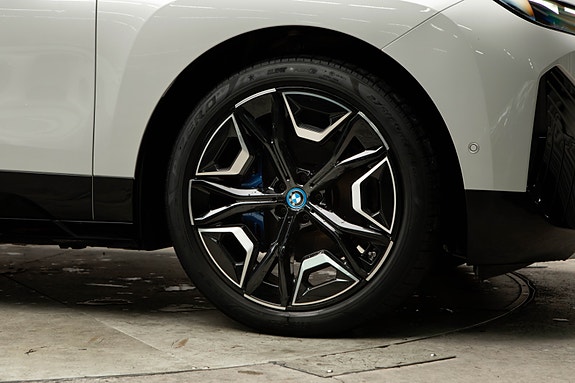 BMW iX 5 of 30
