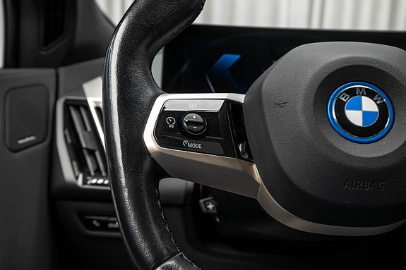 BMW iX 30 of 30