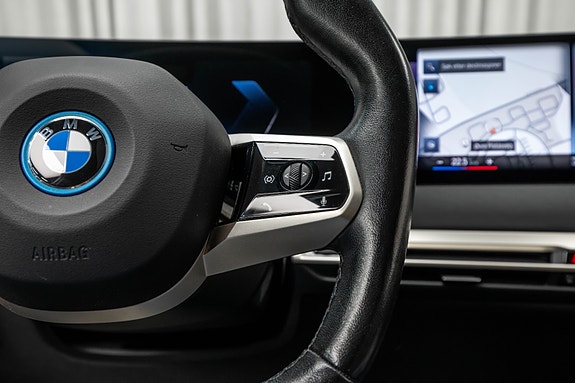 BMW iX 29 of 30