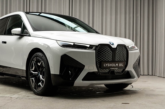 BMW iX 2 of 30