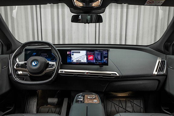 BMW iX 22 of 30