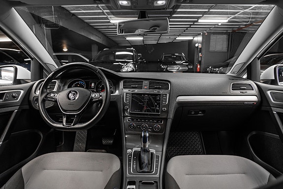Volkswagen e-Golf VII 12 of 23