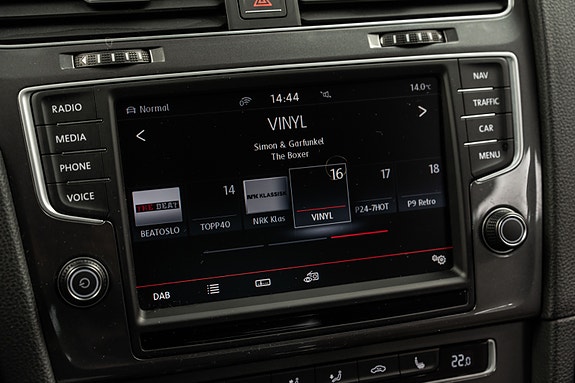 Volkswagen e-Golf VII 16 of 23