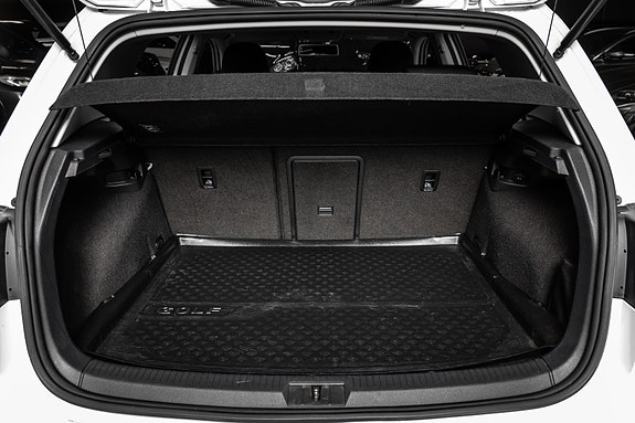 Volkswagen e-Golf VII 21 of 23