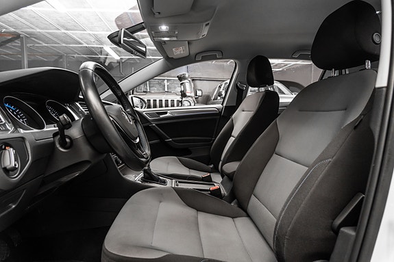 Volkswagen e-Golf VII 8 of 23