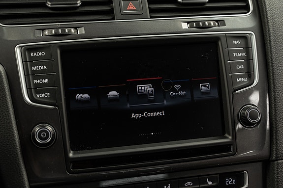 Volkswagen e-Golf VII 18 of 23