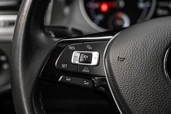 Volkswagen e-Golf VII 14 of 23