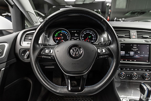 Volkswagen e-Golf VII 13 of 23