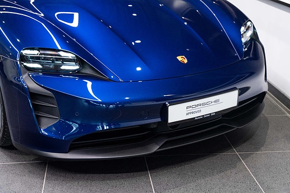 Porsche Taycan Sport Turismo 18 of 30