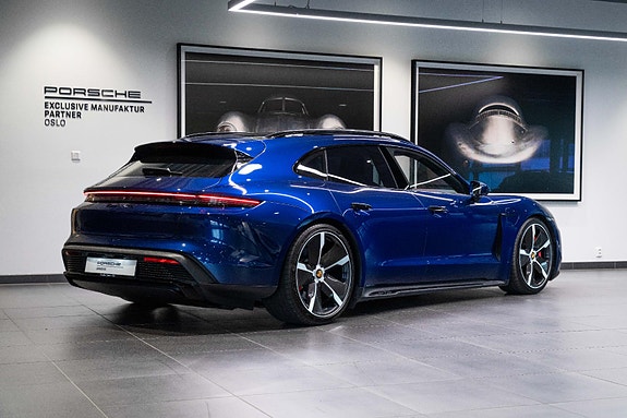 Porsche Taycan Sport Turismo 12 of 30