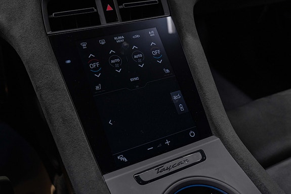 Porsche Taycan Sport Turismo 24 of 30