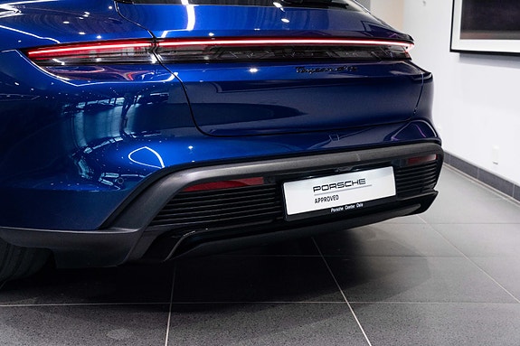 Porsche Taycan Sport Turismo 8 of 30