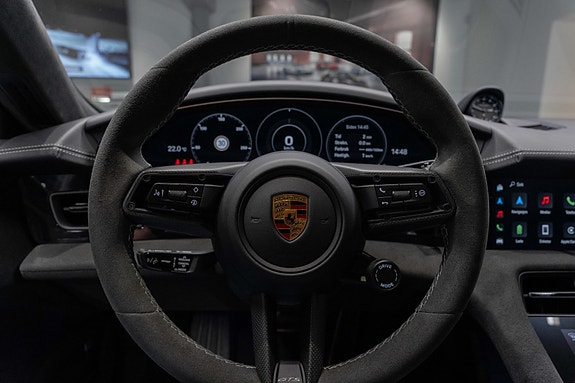 Porsche Taycan Sport Turismo 22 of 30