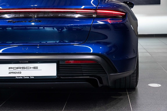 Porsche Taycan Sport Turismo 10 of 30